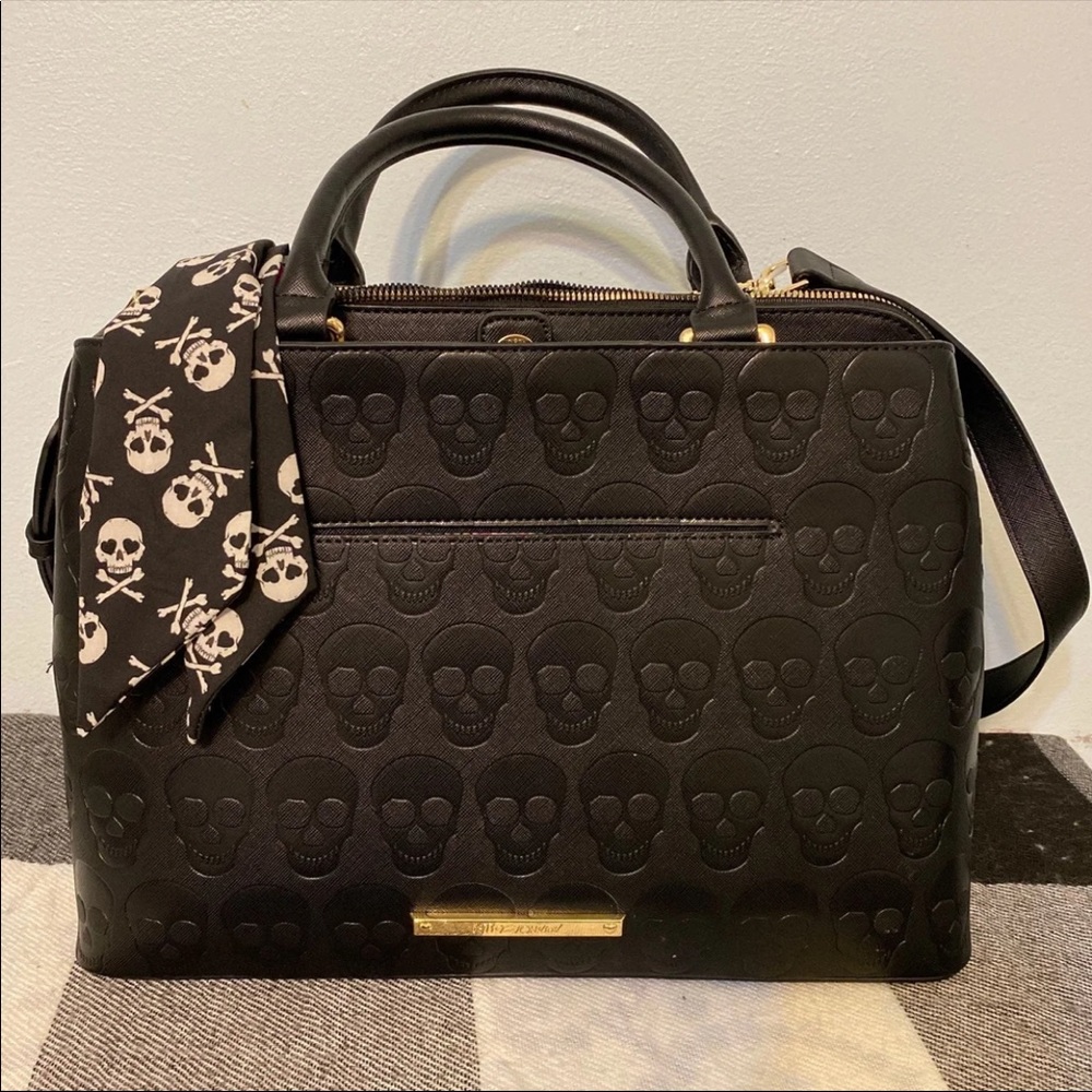 HTF Betsey Johnson Black Skull Purse